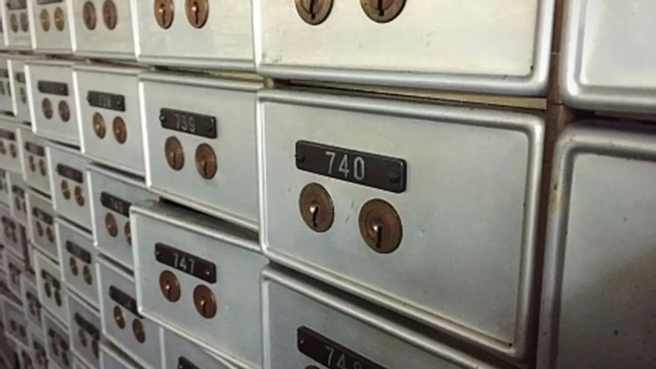 ফের শহরে ব্যাঙ্কের লকার থেকে গায়েব গয়না, তদন্তে কলকাতা পুলিশ ফের শহরে ব্যাঙ্কের লকার থেকে গায়েব গয়না, তদন্তে কলকাতা পুলিশ