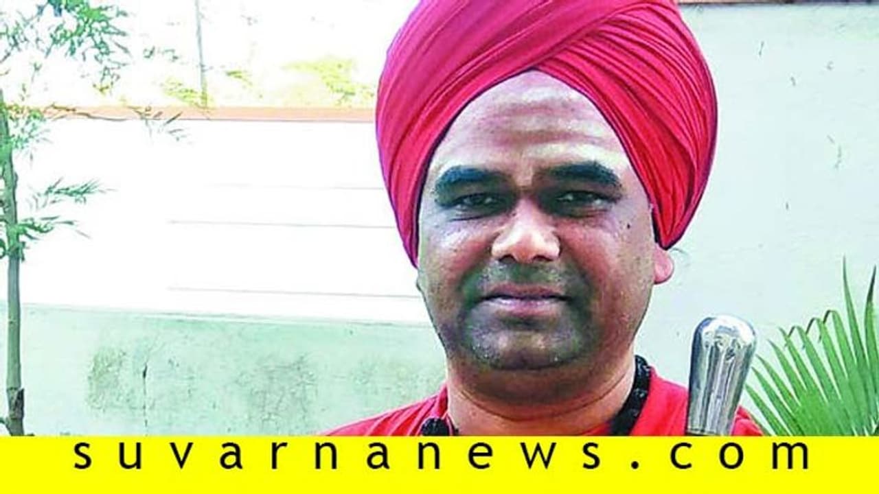 ನಾನು ಗೂಂಡಾ ಅಲ್ಲ: ಉತ್ತರಾಧಿಕಾರಿ ರೇಸ್ನಿಂದ ಹಿಂದೆ ಸರಿದ ದಿಂಗಾಲೇಶ್ವರ ಶ್ರೀ ನಾನು ಗೂಂಡಾ ಅಲ್ಲ: ಉತ್ತರಾಧಿಕಾರಿ ರೇಸ್ನಿಂದ ಹಿಂದೆ ಸರಿದ ದಿಂಗಾಲೇಶ್ವರ ಶ್ರೀ