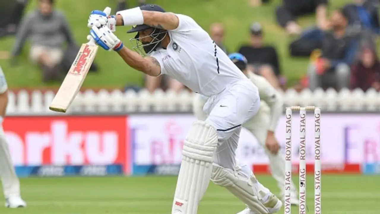 కోహ్లీ బ్యాటింగ్ ఫట్: కివీస్ బౌలర్ల ఉచ్చులో ప్రతిసారీ ఇలాగే....