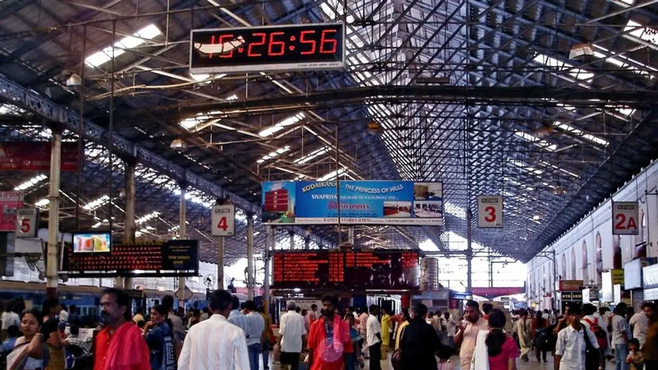 தாறுமாறாக உயரப்போகும் பிளாட்பார டிக்கெட் விலை..! பயணிகள் கடும் அதிர்ச்சி..!