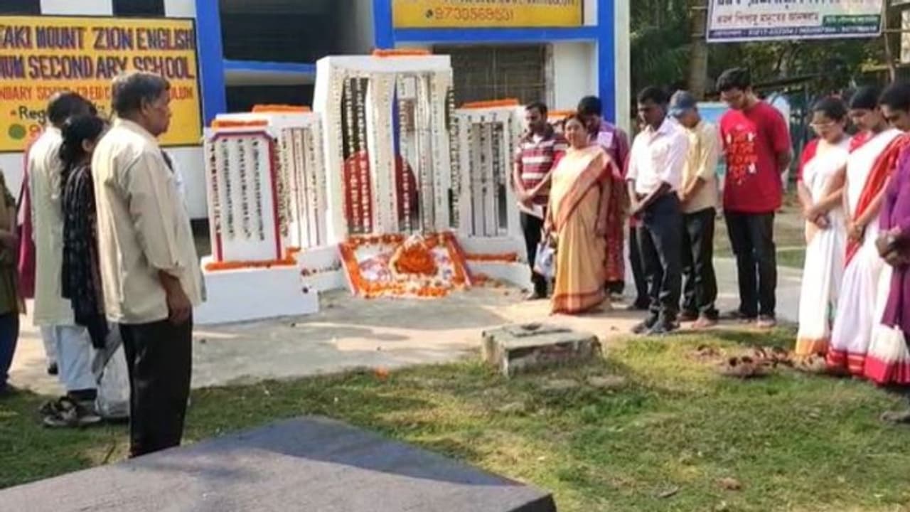 টাকি র মাউন্ট জিয়ন স্কুলে ভাষা দিবস পালন, গান গেয়ে শহীদের প্রতি শ্রদ্ধা টাকি র মাউন্ট জিয়ন স্কুলে ভাষা দিবস পালন, গান গেয়ে শহীদের প্রতি শ্রদ্ধা