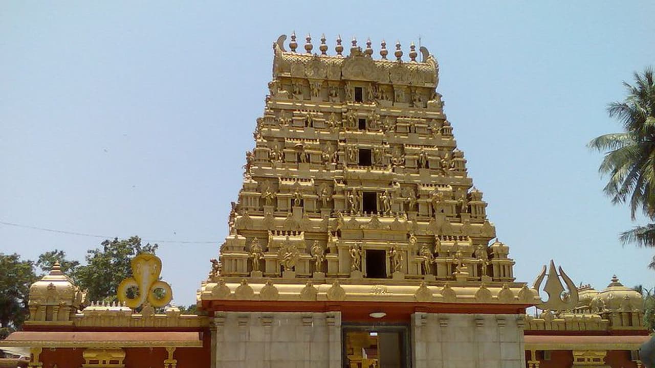 దేవాలయాన్ని సందర్శించడానికి ఈ పద్దతి పాటించాల్సిందే.. దేవాలయాన్ని సందర్శించడానికి ఈ పద్దతి పాటించాల్సిందే..