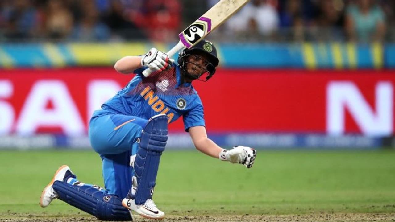 വനിത ടി20 ലോകകപ്പ്: മുന്നിര താരങ്ങള് നിരാശപ്പെടുത്തി, ഇന്ത്യക്കെതിരെ ഓസീസിന് 133 റണ്സ് വിജയലക്ഷ്യം വനിത ടി20 ലോകകപ്പ്: മുന്നിര താരങ്ങള് നിരാശപ്പെടുത്തി, ഇന്ത്യക്കെതിരെ ഓസീസിന് 133 റണ്സ് വിജയലക്ഷ്യം