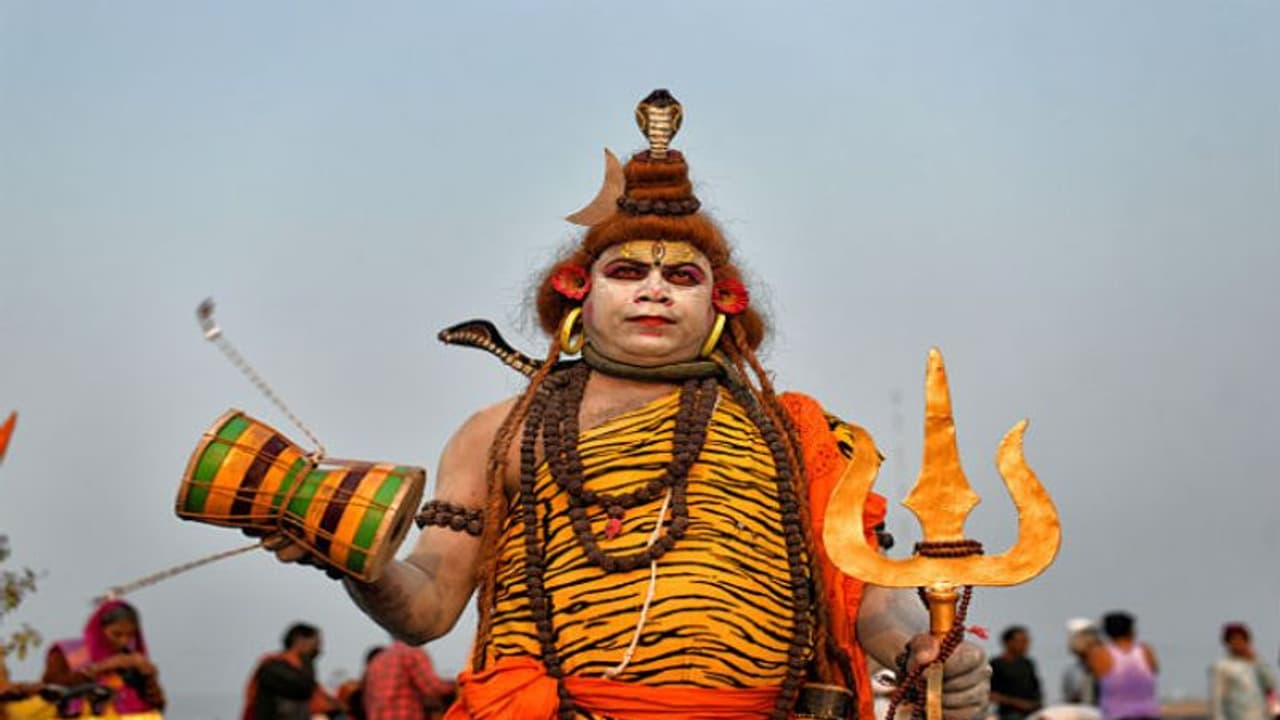 যিনিই শিব তিনিই কি শঙ্কর, না নাম মাহাত্ম্যে রয়েছে অন্য কোনও ধাঁধা যিনিই শিব তিনিই কি শঙ্কর, না নাম মাহাত্ম্যে রয়েছে অন্য কোনও ধাঁধা