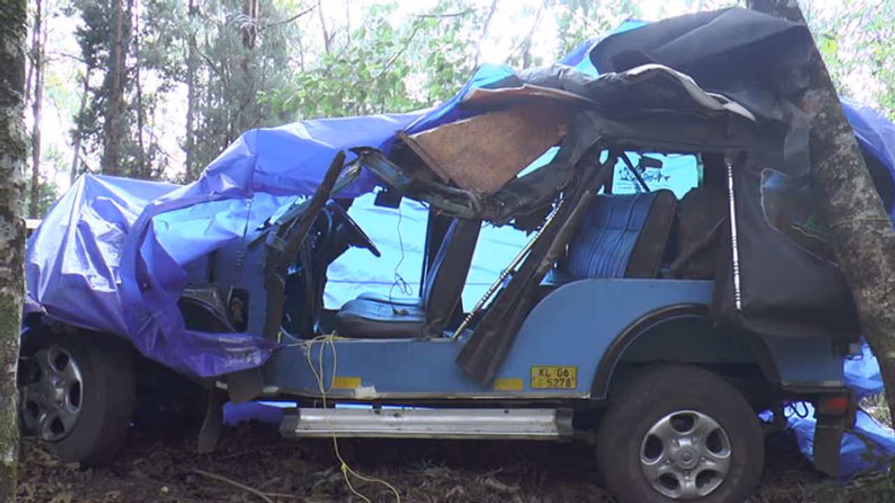 റിമാന്ഡ് പ്രതിയുമായി പോയ ജീപ്പ് അപകടത്തില്പ്പെട്ടു; പോലീസ് ഉദ്യോഗസ്ഥന് പരിക്ക് റിമാന്ഡ് പ്രതിയുമായി പോയ ജീപ്പ് അപകടത്തില്പ്പെട്ടു; പോലീസ് ഉദ്യോഗസ്ഥന് പരിക്ക്