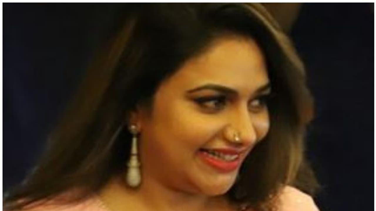 വേദനിക്കാൻ തയ്യാറായവര് മാത്രമേ പ്രണയിക്കാവുവെന്ന് റിമി ടോമി വേദനിക്കാൻ തയ്യാറായവര് മാത്രമേ പ്രണയിക്കാവുവെന്ന് റിമി ടോമി