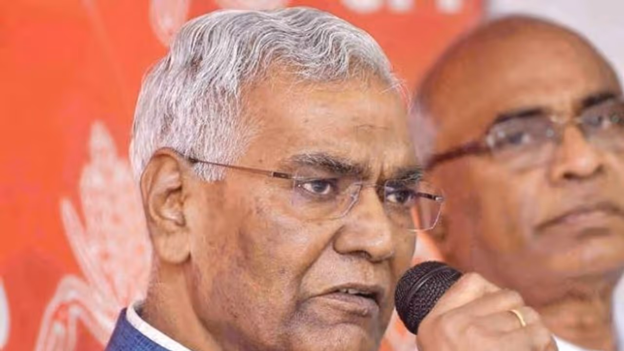 జగన్ మూడు రాజధానుల నిర్ణయం.. ఆ సలహాలు ఎవరివో: సీపీఐ రాజా వ్యాఖ్యలు జగన్ మూడు రాజధానుల నిర్ణయం.. ఆ సలహాలు ఎవరివో: సీపీఐ రాజా వ్యాఖ్యలు