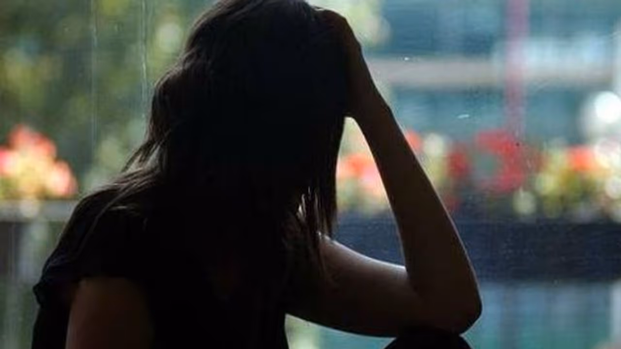 கடற்கரை ஓரத்தில் காரில் வைத்து சிறுமிக்கு நடந்த கொடூரம்..! மாறி மாறி கற்பழித்த நண்பர்கள்..! கடற்கரை ஓரத்தில் காரில் வைத்து சிறுமிக்கு நடந்த கொடூரம்..! மாறி மாறி கற்பழித்த நண்பர்கள்..!