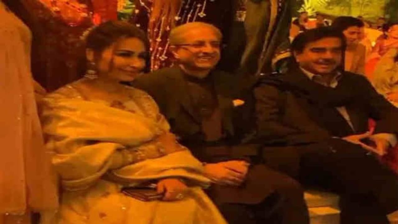 फैक्ट चेकः शत्रुघ्न सिन्हा के लाहौर पहुंचने व शादी में शामिल होने की वायरल हो रही तस्वीर का सच फैक्ट चेकः शत्रुघ्न सिन्हा के लाहौर पहुंचने व शादी में शामिल होने की वायरल हो रही तस्वीर का सच