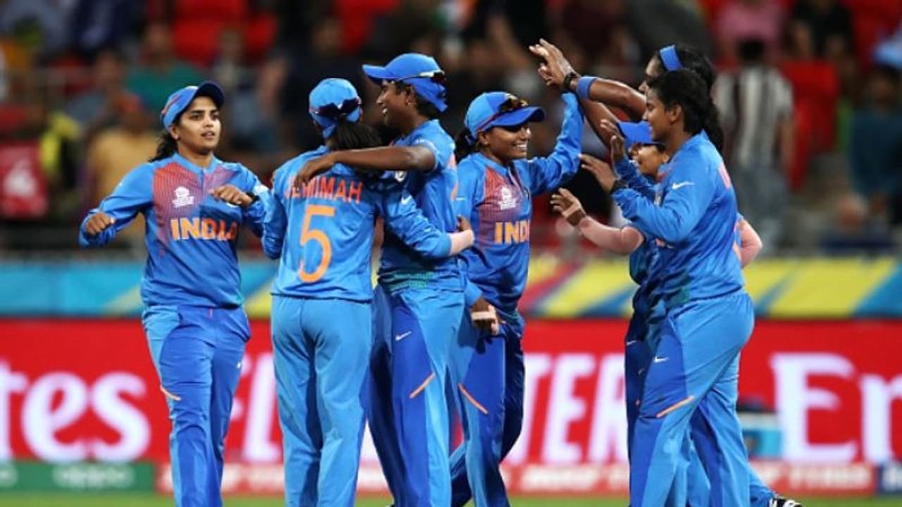 വനിതാ ടി20 ലോകകപ്പ്: ഓസീസിനെ വീഴ്ത്തി ഇന്ത്യ തുടങ്ങി വനിതാ ടി20 ലോകകപ്പ്: ഓസീസിനെ വീഴ്ത്തി ഇന്ത്യ തുടങ്ങി