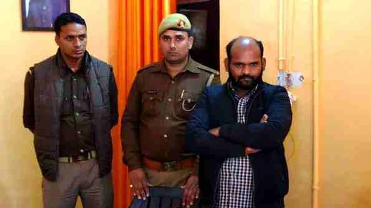 फिल्मों में विलेन का रोल करने वाला ये शख्स असल में निकला कातिल, शूटिंग सेट से हुआ गिरफ्तार फिल्मों में विलेन का रोल करने वाला ये शख्स असल में निकला कातिल, शूटिंग सेट से हुआ गिरफ्तार