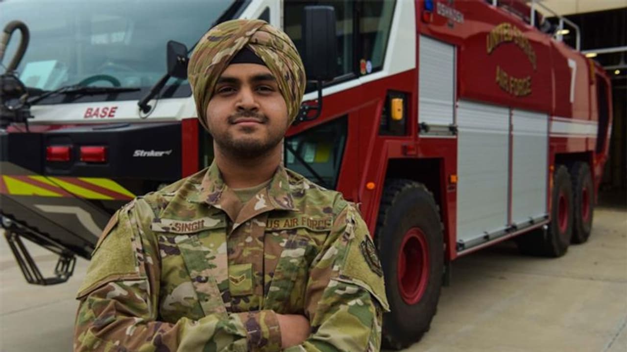 अमेरिकी एअर फोर्स में अब बिना किसी अड़चन के शामिल होंगे सिख, वायुसेना ने ड्रेस कोड में किया बदलाव अमेरिकी एअर फोर्स में अब बिना किसी अड़चन के शामिल होंगे सिख, वायुसेना ने ड्रेस कोड में किया बदलाव