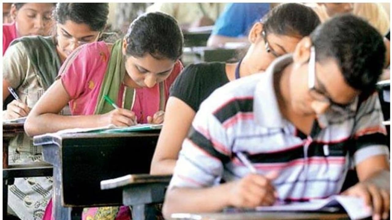 കെഎഎസ് പരീക്ഷ ഇന്ന്; പരീക്ഷയെഴുതുന്നത് നാല് ലക്ഷത്തോളം ഉദ്യോഗാര്ത്ഥികള് കെഎഎസ് പരീക്ഷ ഇന്ന്; പരീക്ഷയെഴുതുന്നത് നാല് ലക്ഷത്തോളം ഉദ്യോഗാര്ത്ഥികള്