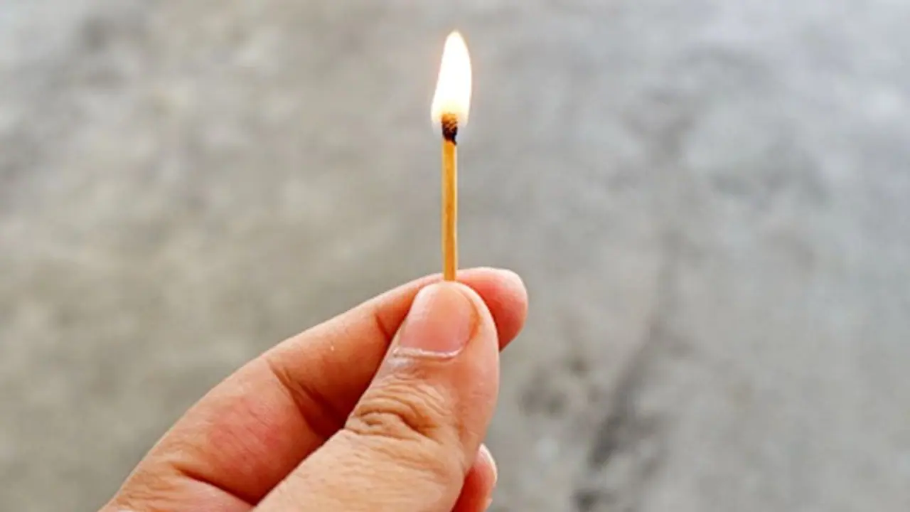 Refused to talk; man sets woman on fire Refused to talk; man sets woman on fire