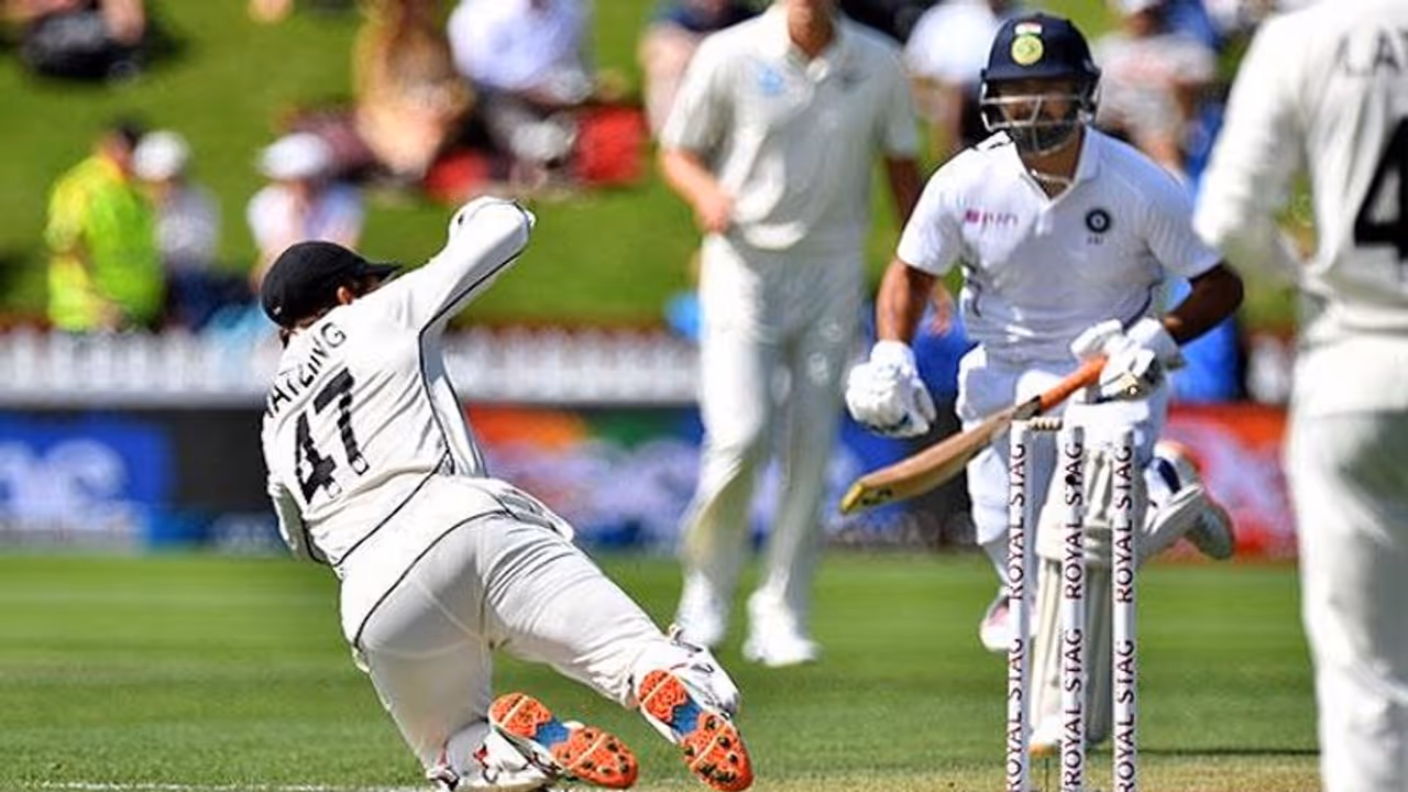 "అంతా నువ్వే చేసావ్"... పంత్ రన్ అవుట్ పై రహానేను దుమ్మెత్తిపోస్తున్న నెటిజెన్లు "అంతా నువ్వే చేసావ్"... పంత్ రన్ అవుట్ పై రహానేను దుమ్మెత్తిపోస్తున్న నెటిజెన్లు