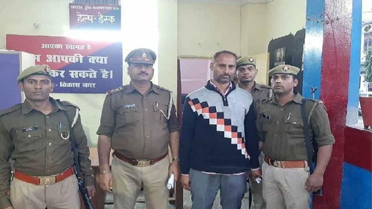 बेटी का हत्यारा निकला रक्षामंत्री राजनाथ सिंह की सुरक्षा में तैनात कमांडो, गिरफ्तार होने पर सुनाई ये कहानी बेटी का हत्यारा निकला रक्षामंत्री राजनाथ सिंह की सुरक्षा में तैनात कमांडो, गिरफ्तार होने पर सुनाई ये कहानी