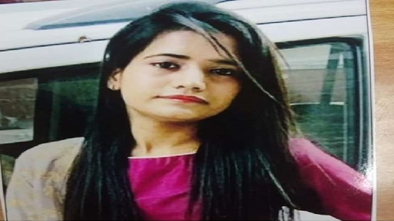 ऑनर किलिंगः बेटी ने की समान गोत्र में शादी तो परिवार ने किया मर्डर, 80 Km दूर ले जाकर फेंकी बॉडी ऑनर किलिंगः बेटी ने की समान गोत्र में शादी तो परिवार ने किया मर्डर, 80 Km दूर ले जाकर फेंकी बॉडी