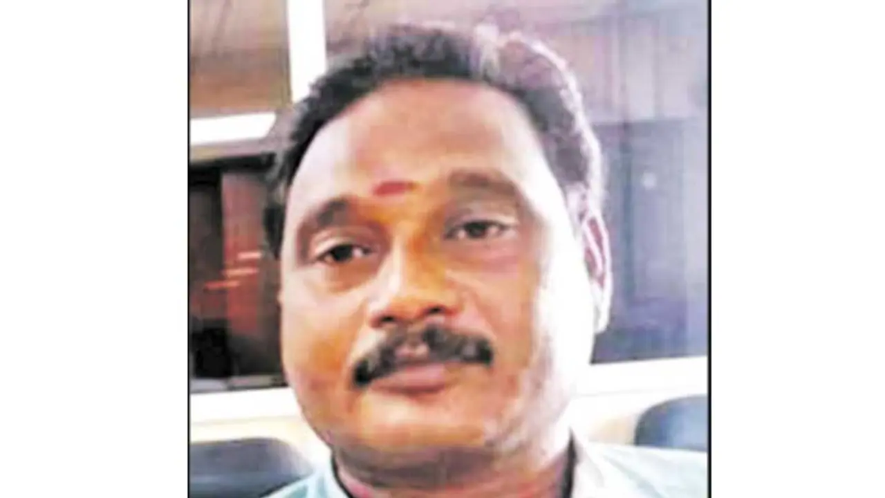 ரவுடியின் மனைவியை தகாத உறவுக்கு அழைத்த திமுக பிரமுகர்..! சரமாரியாக வெட்டிப்படுகொலை..! ரவுடியின் மனைவியை தகாத உறவுக்கு அழைத்த திமுக பிரமுகர்..! சரமாரியாக வெட்டிப்படுகொலை..!