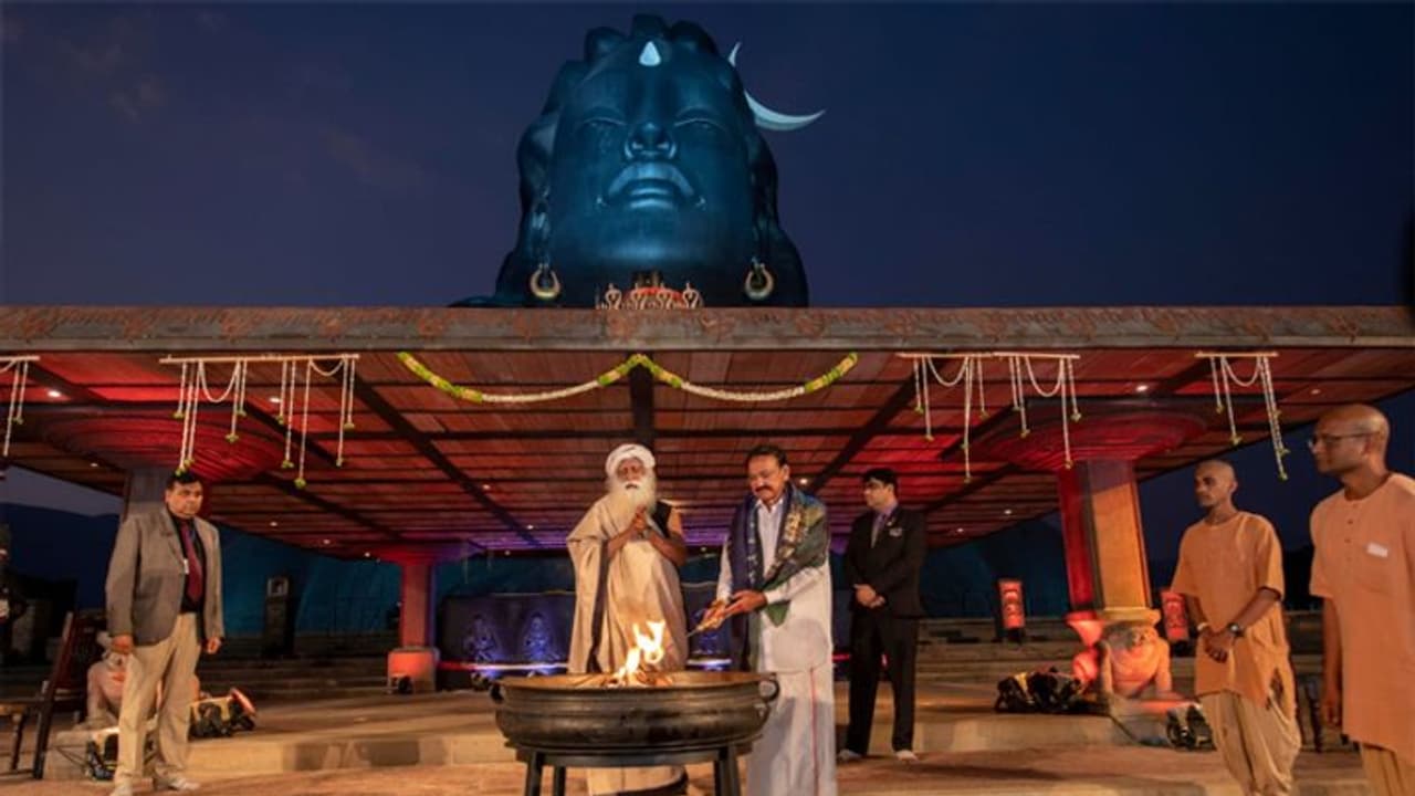 उपराष्ट्रपति ने कहा योग कोई धर्म या राजनीतिक गतिविधि नहीं, बल्कि विज्ञान है उपराष्ट्रपति ने कहा योग कोई धर्म या राजनीतिक गतिविधि नहीं, बल्कि विज्ञान है