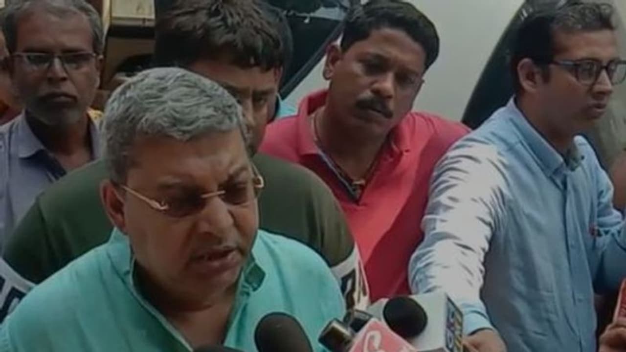 'সেফ ড্রাইভ, সেভ লাইফ কাদের শেখাব', ঋষভের মৃত্যুতে চোখে জল সাংসদেরও 'সেফ ড্রাইভ, সেভ লাইফ কাদের শেখাব', ঋষভের মৃত্যুতে চোখে জল সাংসদেরও