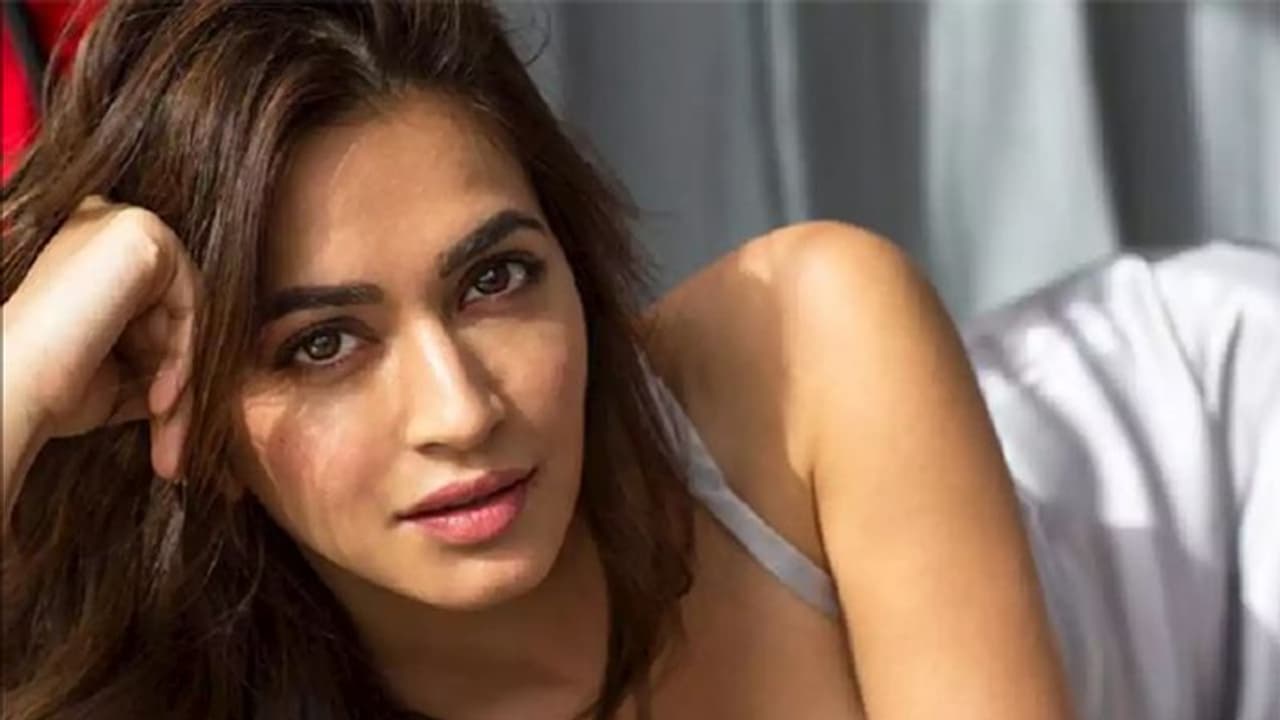 सामान खोने के चलते एयर इंडिया पर भड़की हाउसफुल 4 की एक्ट्रेस तो एयरलाइन्स ने दिया ये जवाब सामान खोने के चलते एयर इंडिया पर भड़की हाउसफुल 4 की एक्ट्रेस तो एयरलाइन्स ने दिया ये जवाब