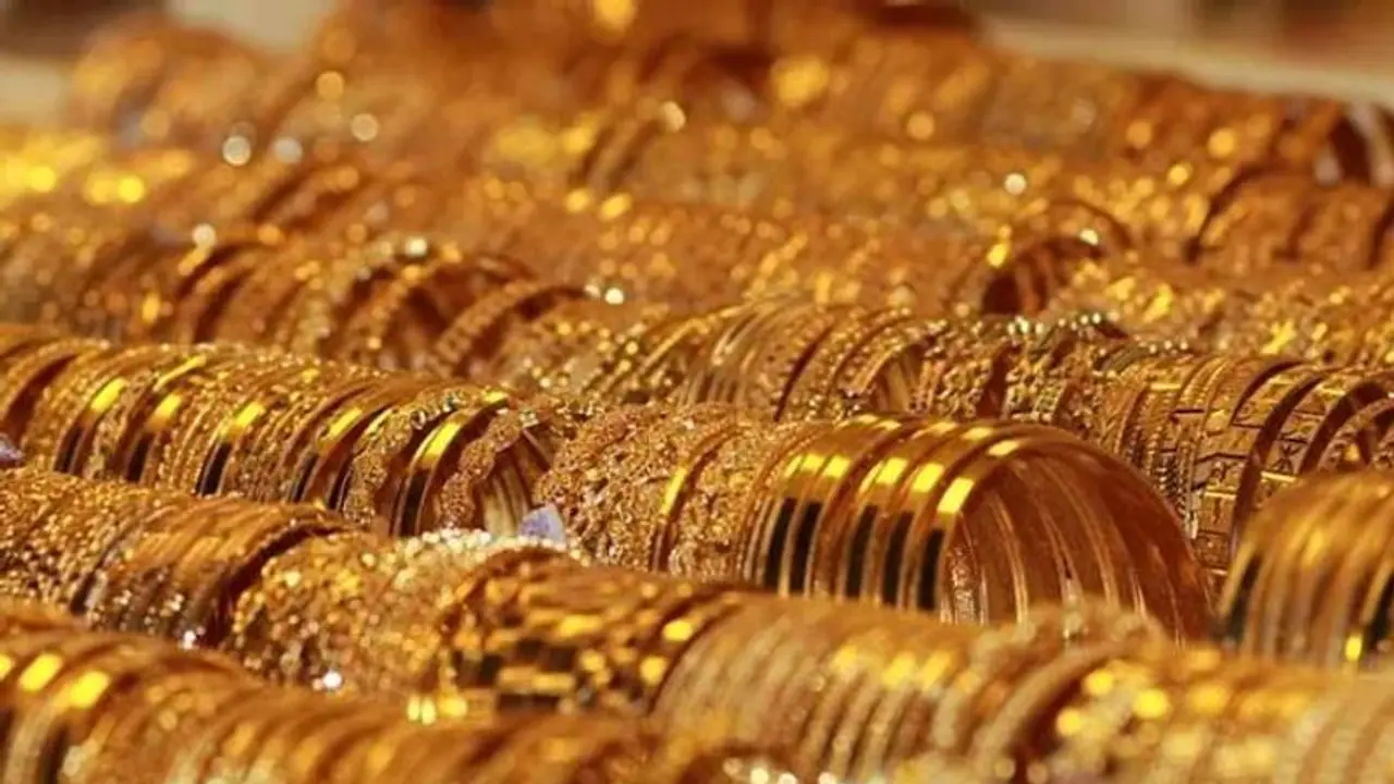 భగ్గుమంటున్న బంగారం ధరలు... డిసెంబర్ కల్లా 10గ్రా పసిడి ధర... భగ్గుమంటున్న బంగారం ధరలు... డిసెంబర్ కల్లా 10గ్రా పసిడి ధర...