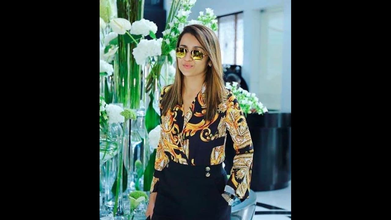 హీరోయిన్ త్రిషకు నిర్మాత పబ్లిక్ గా వార్నింగ్.. ఆ డబ్బు తిరిగిచ్చేయ్! హీరోయిన్ త్రిషకు నిర్మాత పబ్లిక్ గా వార్నింగ్.. ఆ డబ్బు తిరిగిచ్చేయ్!