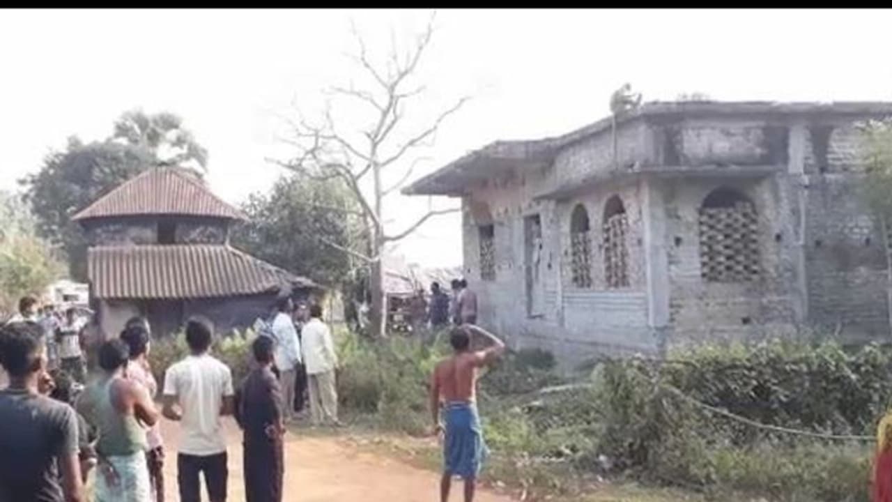 কুকুরের কামড়ে রক্তাক্ত রামভক্ত, হনুমান ধরতে নাজেহাল বনদপ্তর কুকুরের কামড়ে রক্তাক্ত রামভক্ত, হনুমান ধরতে নাজেহাল বনদপ্তর