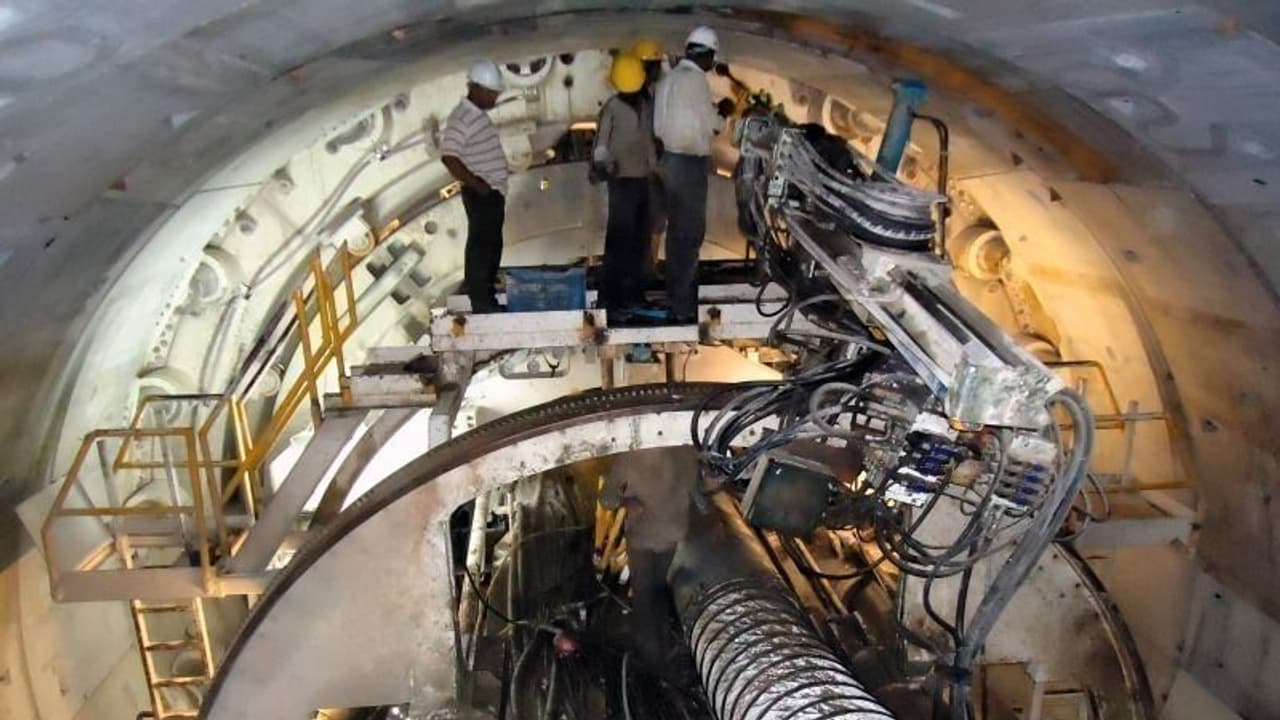 రాయలసీమ ఎత్తిపోతలతో వెలిగొండకు నీరు రాదు: ఏపీ సీఎం జగన్ కు టీడీపీ ఎమ్మెల్యేల మరో లేఖ రాయలసీమ ఎత్తిపోతలతో వెలిగొండకు నీరు రాదు: ఏపీ సీఎం జగన్ కు టీడీపీ ఎమ్మెల్యేల మరో లేఖ