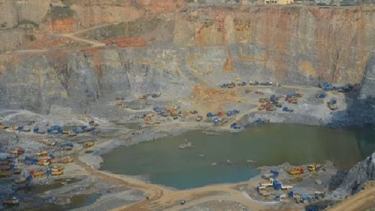 यूपी के सोनभद्र में सोने के भंडार पर जीएसआई ने लगाया ब्रेक