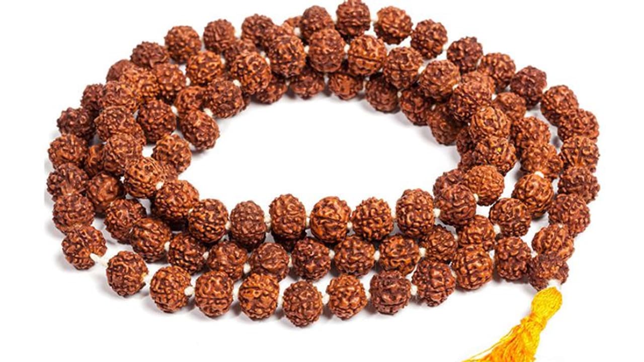 मंत्र जाप की माला में 108 मोती ही होते हैं, जानिए इसके पीछे के धार्मिक और वैज्ञानिक कारण मंत्र जाप की माला में 108 मोती ही होते हैं, जानिए इसके पीछे के धार्मिक और वैज्ञानिक कारण