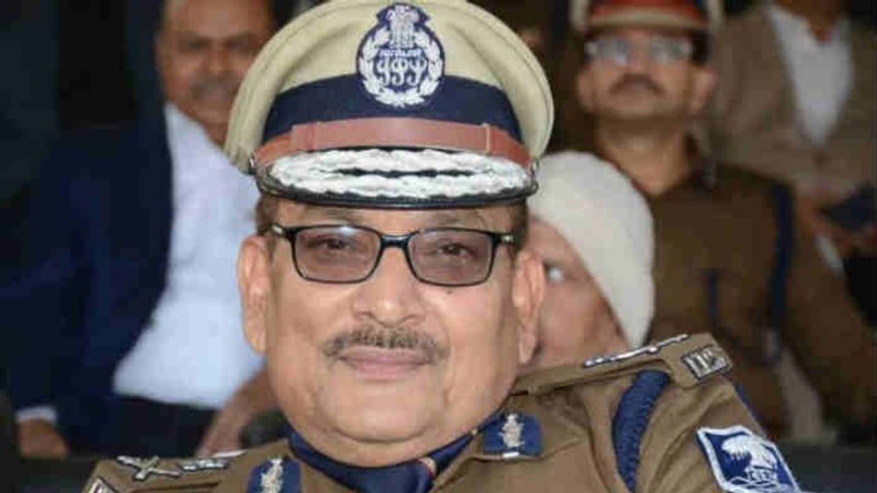 बिहार के शराबियों को खोज खोज कर सम्मानित करेगी पुलिस, पटना में DGP ने की घोषणा बिहार के शराबियों को खोज खोज कर सम्मानित करेगी पुलिस, पटना में DGP ने की घोषणा