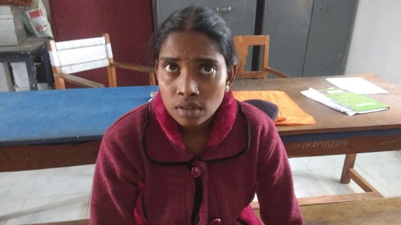 गहरी नींद में था पति, चाकू लेकर आई पत्नी और उसके सिर में घोंप दिया..बोली मैं मजबूर थी क्या करती गहरी नींद में था पति, चाकू लेकर आई पत्नी और उसके सिर में घोंप दिया..बोली मैं मजबूर थी क्या करती