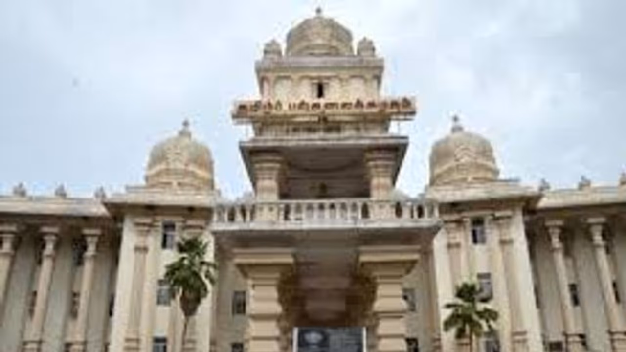 தஞ்சை பல்கலைக்கழகத்தை அலற விட்ட துண்டு நோட்டீஸ்.!! ஊழல் முறைகேட்டை அம்பலபடுத்த காத்திருக்கும் அடுத்த நோட்டீஸ்! தஞ்சை பல்கலைக்கழகத்தை அலற விட்ட துண்டு நோட்டீஸ்.!! ஊழல் முறைகேட்டை அம்பலபடுத்த காத்திருக்கும் அடுத்த நோட்டீஸ்!