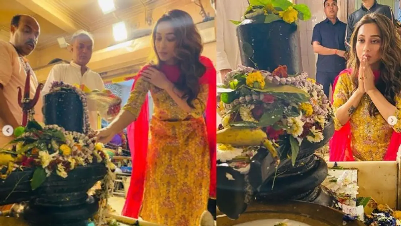 নিষ্ঠাভরে শিবপুজোয় ব্যস্ত মিমি, ভাইরাল হল বঙ্গ তনয়ার ছবি নিষ্ঠাভরে শিবপুজোয় ব্যস্ত মিমি, ভাইরাল হল বঙ্গ তনয়ার ছবি