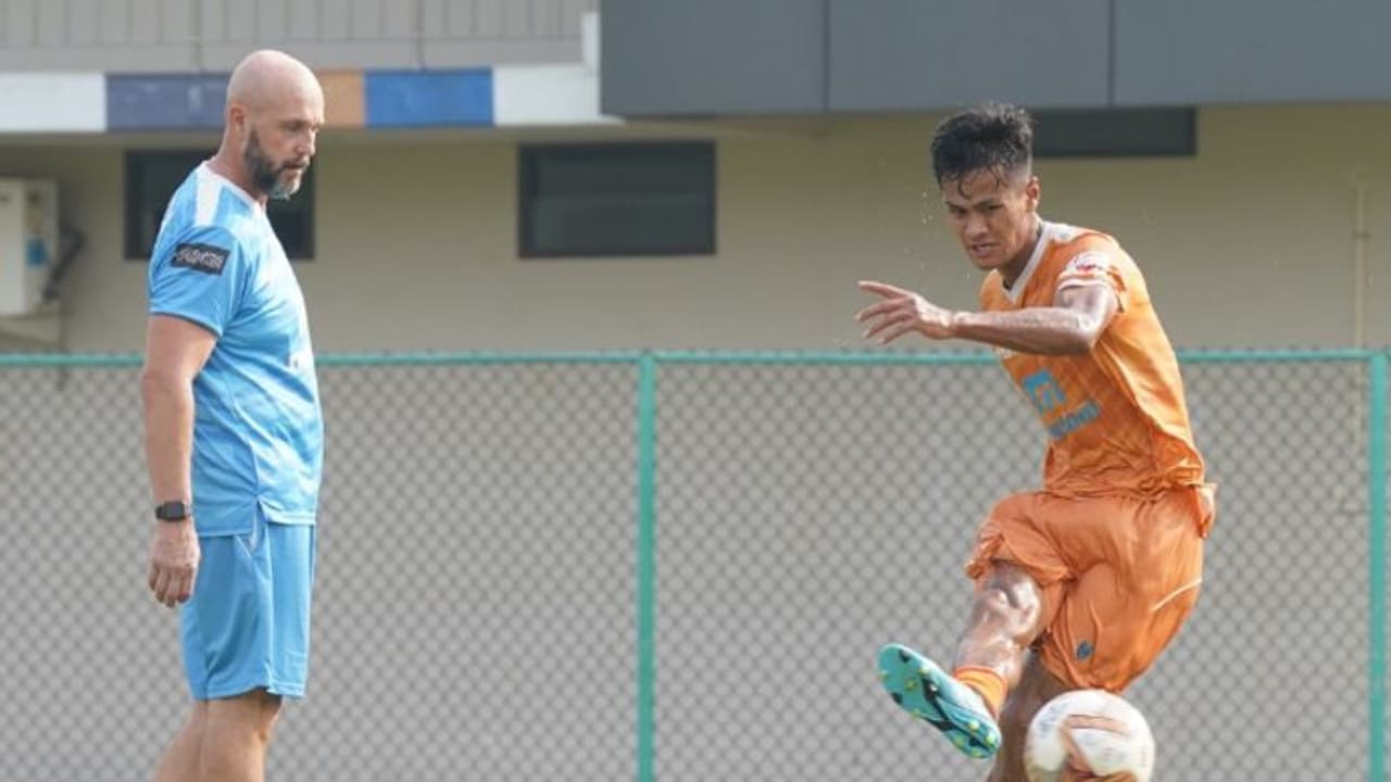 ഐഎസ്എല്: കലിപ്പടക്കാന് ഇനിയും കാത്തിരിക്കാം; ബ്ലാസ്റ്റേഴ്സിന് ഇന്ന് സീസണിലെ അവസാന മത്സരം ഐഎസ്എല്: കലിപ്പടക്കാന് ഇനിയും കാത്തിരിക്കാം; ബ്ലാസ്റ്റേഴ്സിന് ഇന്ന് സീസണിലെ അവസാന മത്സരം