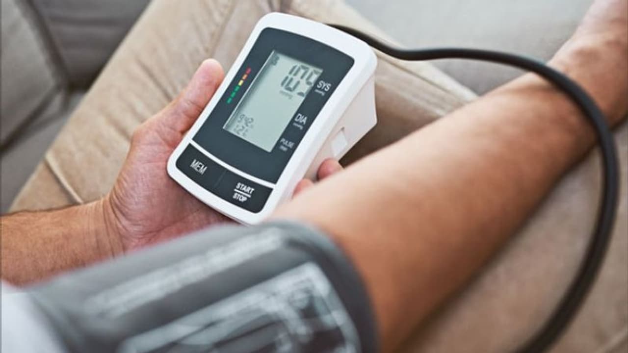 கைது செய்யப்பட்ட முன்னாள் அதிமுக எம்எல்ஏவுக்கு திடீர் உடல்நலக்குறைவு... மருத்துவமனையில் அனுமதி..!