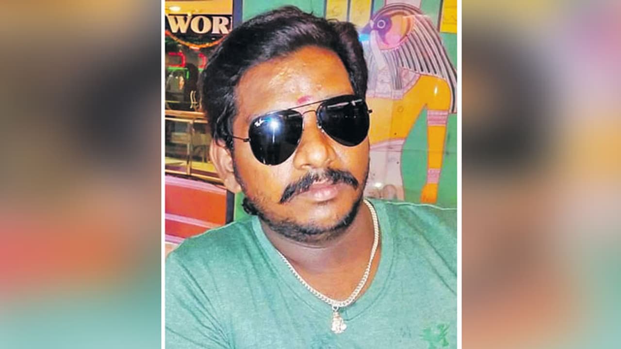 மாமியார் வீட்டில் வைத்து ஆட்டோ ஓட்டுனர் சரமாரியாக வெட்டிப்படுகொலை..! முன்விரோதத்தில் வெறிச்செயல்..! மாமியார் வீட்டில் வைத்து ஆட்டோ ஓட்டுனர் சரமாரியாக வெட்டிப்படுகொலை..! முன்விரோதத்தில் வெறிச்செயல்..!