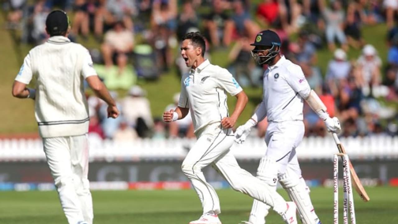 വീണ്ടും ബോള്ട്ട് വസന്തം; എജ്ജാതി ഇന്സ്വിങ്ങറെന്ന് ആരാധകര്; തെറിച്ചത് പൂജാരയുടെ വിക്കറ്റ് വീഡിയോ വീണ്ടും ബോള്ട്ട് വസന്തം; എജ്ജാതി ഇന്സ്വിങ്ങറെന്ന് ആരാധകര്; തെറിച്ചത് പൂജാരയുടെ വിക്കറ്റ് വീഡിയോ