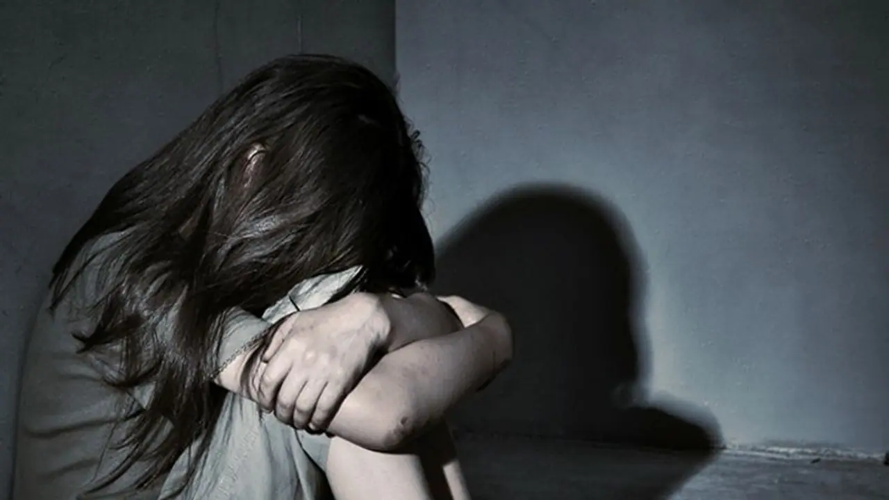 దారుణం..బస్సులో మహిళపై అఘాయిత్యానికి పాల్పడిన డ్రైవర్, కండక్టర్ దారుణం..బస్సులో మహిళపై అఘాయిత్యానికి పాల్పడిన డ్రైవర్, కండక్టర్