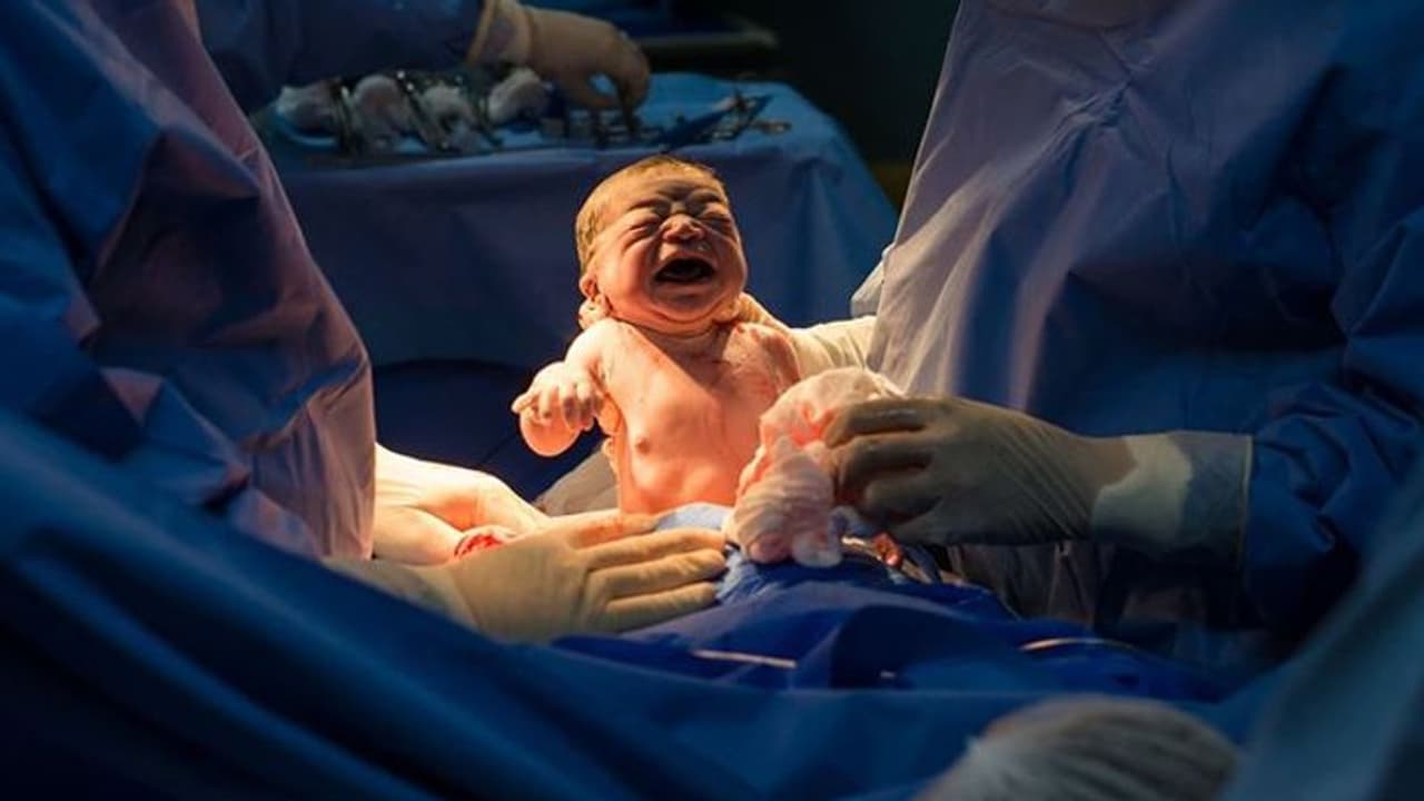 ಜನ್ಮ ನೀಡಿದ ಕೆಲವೇ ನಿಮಿಷಗಳಲ್ಲಿ ನವಜಾತ ಶಿಶುವನ್ನು 4.5 ಲಕ್ಷ ರೂ.ಗೆ ಮಾರಿದ ತಾಯಿ! ಜನ್ಮ ನೀಡಿದ ಕೆಲವೇ ನಿಮಿಷಗಳಲ್ಲಿ ನವಜಾತ ಶಿಶುವನ್ನು 4.5 ಲಕ್ಷ ರೂ.ಗೆ ಮಾರಿದ ತಾಯಿ!