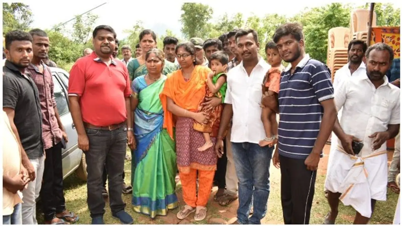 நாங்கள் வேல்முருகனுடன் இருக்கிறோம்... வீரப்பன் மகள் ஆதாரத்துடன் விளக்கம்..! நாங்கள் வேல்முருகனுடன் இருக்கிறோம்... வீரப்பன் மகள் ஆதாரத்துடன் விளக்கம்..!