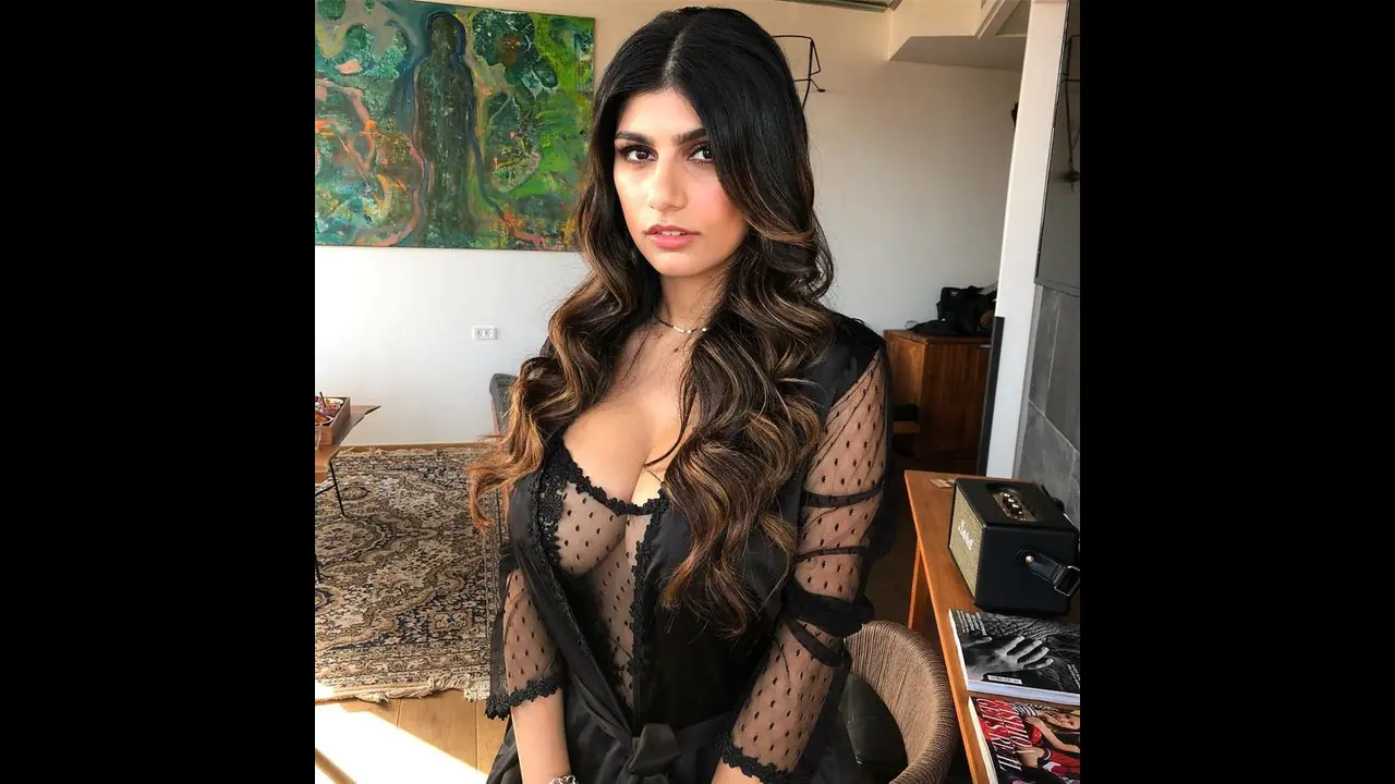 বয়ফ্রেন্ডের সঙ্গে শরীরী খেলায় মেতেছেন মিয়া, নেটদুনিয়ায় ছড়িয়ে পড়ল ভিডিও