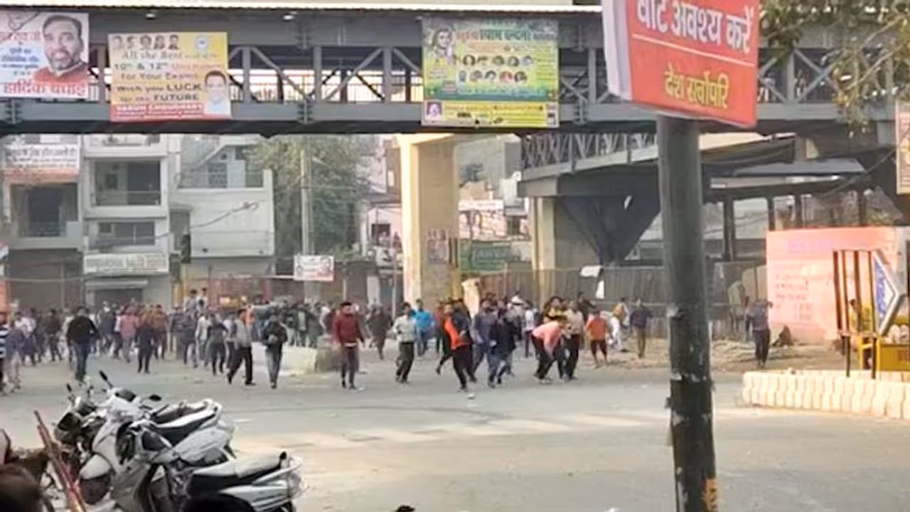 Violence in Delhi: Clashes between pro and anti CAA protesters leads to stone pelting