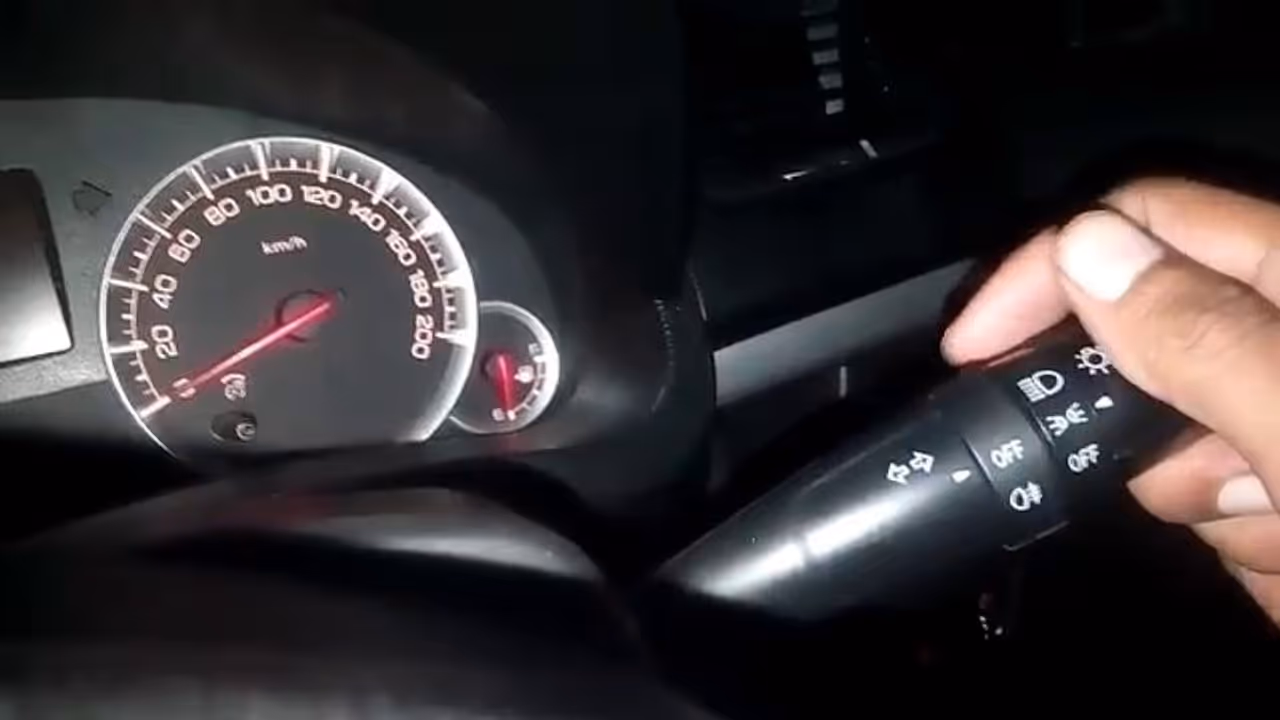 ഈ സ്വിച്ചുകള് ഉപയോഗിക്കാനുള്ളതാണ്; ഡ്രൈവര്മാരോട് കേരളാ പൊലീസ് ഈ സ്വിച്ചുകള് ഉപയോഗിക്കാനുള്ളതാണ്; ഡ്രൈവര്മാരോട് കേരളാ പൊലീസ്