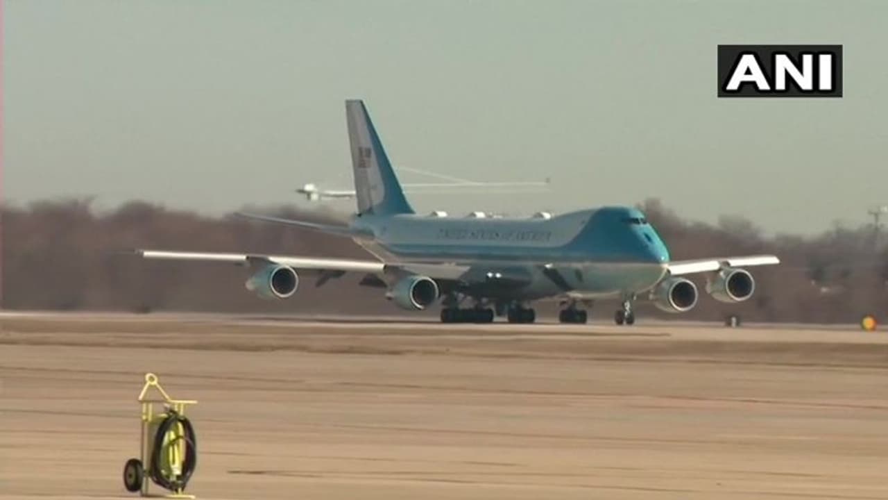 भारत के लिए रवाना हुए ट्रंप, 11.30 बजे अहमदाबाद पहुंचेंगे, कहा 'मोदी मेरे अच्छे दोस्त' भारत के लिए रवाना हुए ट्रंप, 11.30 बजे अहमदाबाद पहुंचेंगे, कहा 'मोदी मेरे अच्छे दोस्त'