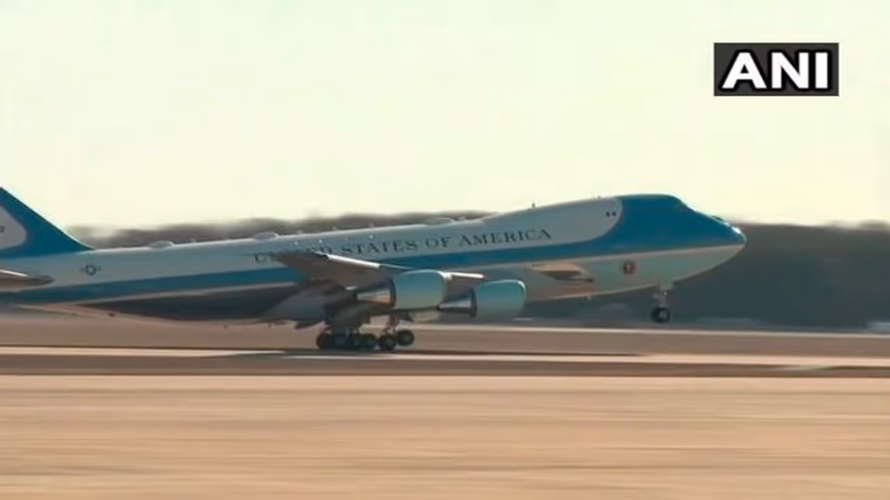 ভারতের উদ্দেশে পাড়ি জমালেন ডোনাল্ড ট্রাম্প, সফরের আগে কী বার্তা দিলেন মার্কিন প্রেসিডেন্ট ভারতের উদ্দেশে পাড়ি জমালেন ডোনাল্ড ট্রাম্প, সফরের আগে কী বার্তা দিলেন মার্কিন প্রেসিডেন্ট