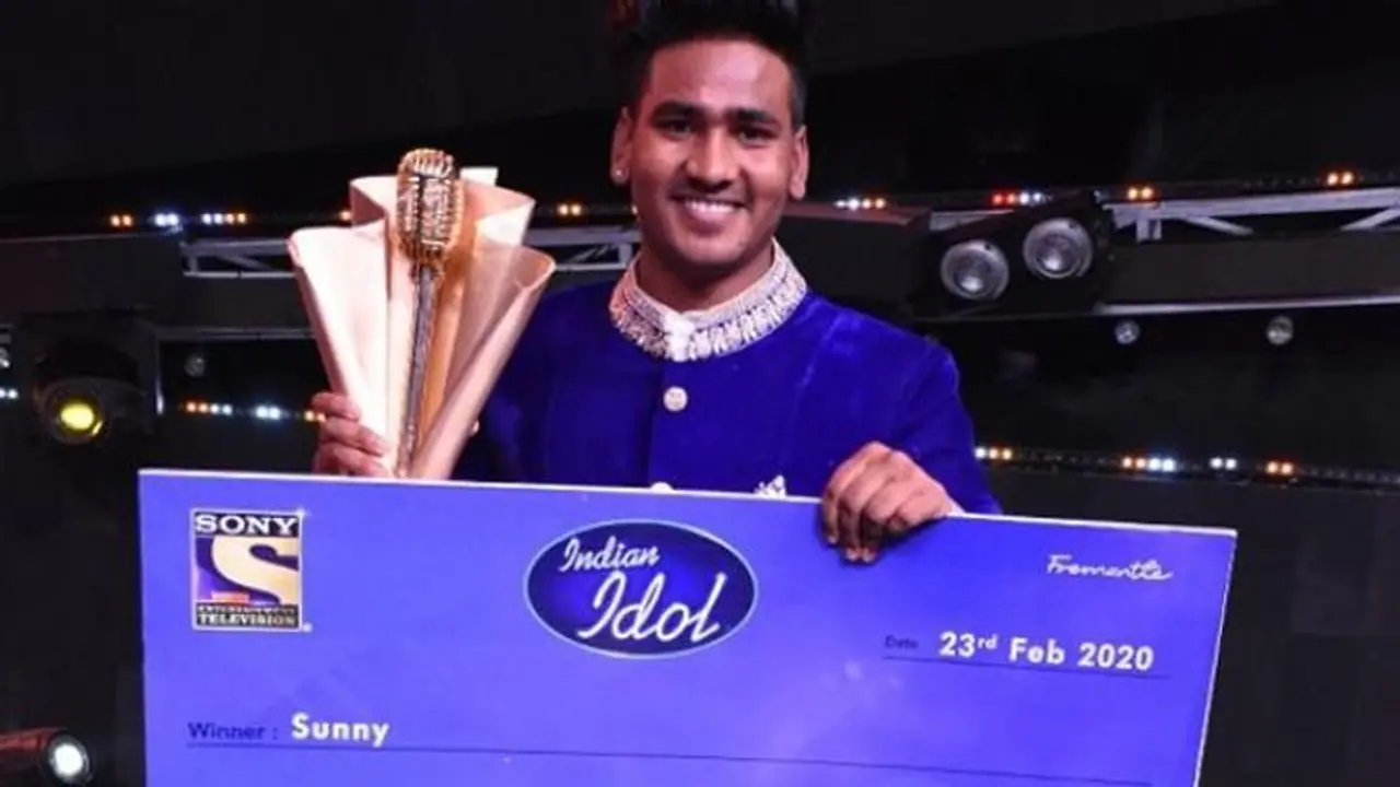 बूट पॉलिश कर पेट पालने वाला बना इंडियन आइडल 11 का विनर, मिला 25 लाख कैश और चमचमाती कार बूट पॉलिश कर पेट पालने वाला बना इंडियन आइडल 11 का विनर, मिला 25 लाख कैश और चमचमाती कार