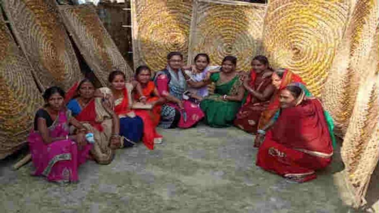 क्या है पूर्णिया की महिलाओं का संघर्ष जिसे PM नरेंद्र मोदी ने पूरे देश के लिए बताया मिसाल? क्या है पूर्णिया की महिलाओं का संघर्ष जिसे PM नरेंद्र मोदी ने पूरे देश के लिए बताया मिसाल?