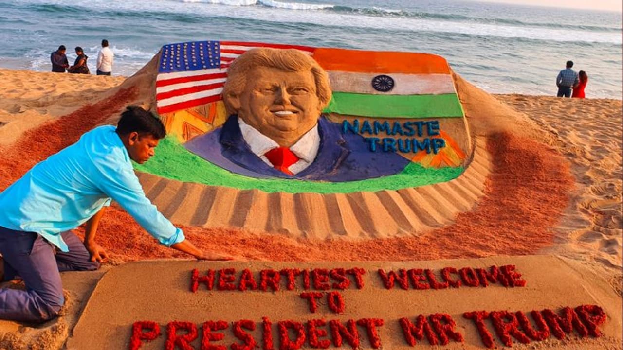 ভারত সফরে ট্রাম্প, স্বাগত জানাতে সেজে উঠল পুরী সৈকত